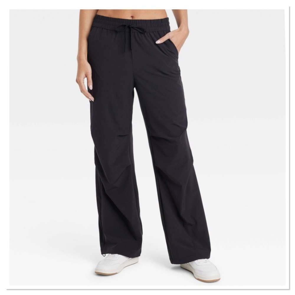 Women’s Mid Rise Parachute Pants Black Joylab